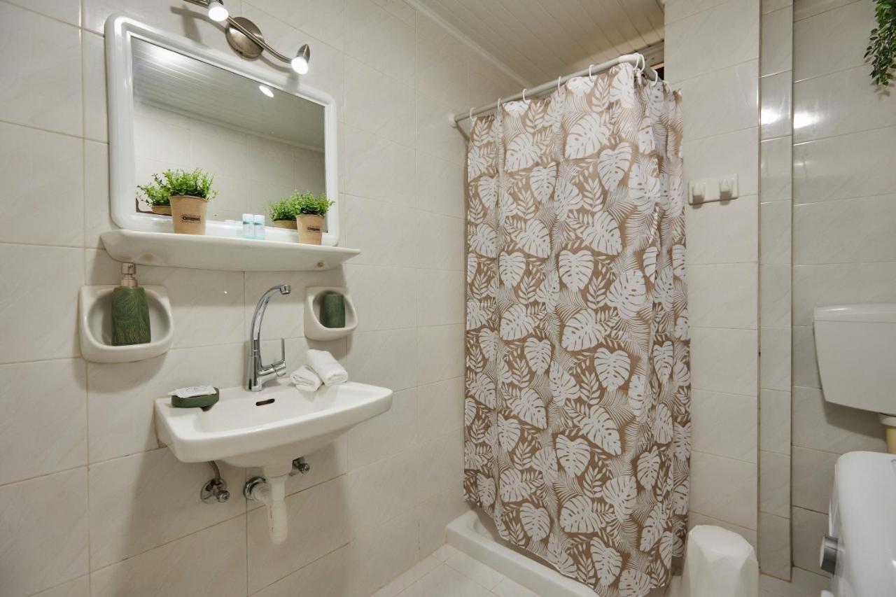 P Koklas Apartments ไซคิย์นธอสทาวน์ ภายนอก รูปภาพ