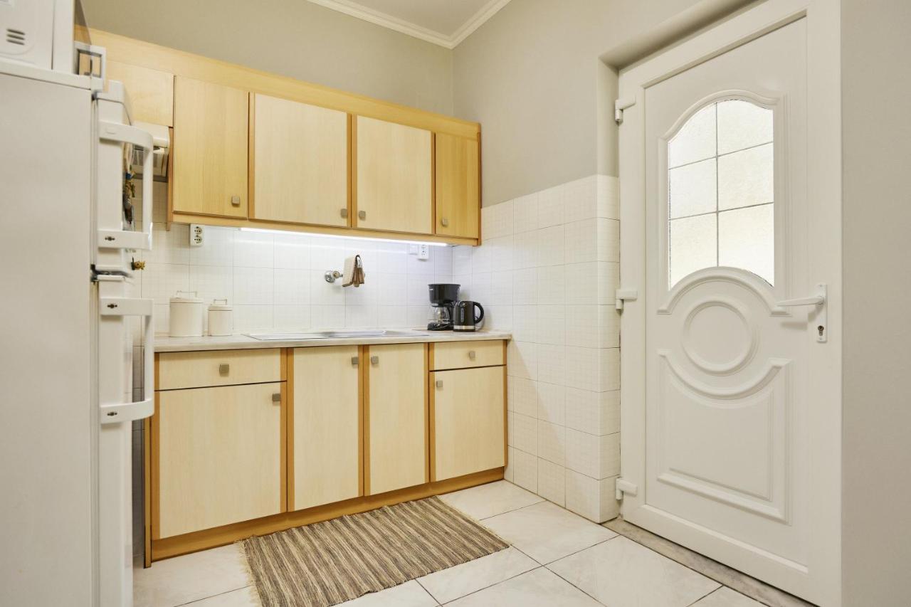 P Koklas Apartments ไซคิย์นธอสทาวน์ ภายนอก รูปภาพ