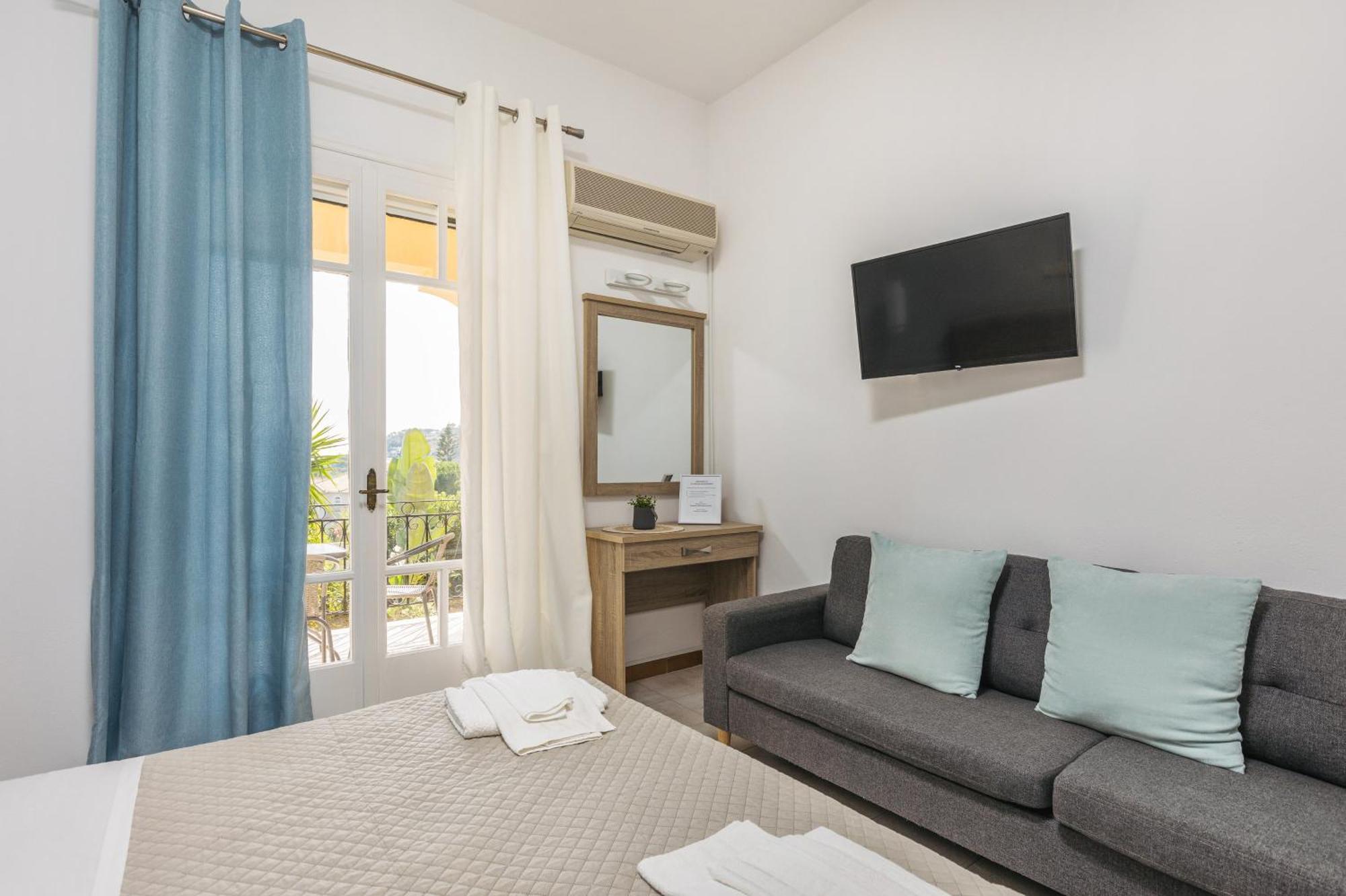 P Koklas Apartments ไซคิย์นธอสทาวน์ ภายนอก รูปภาพ