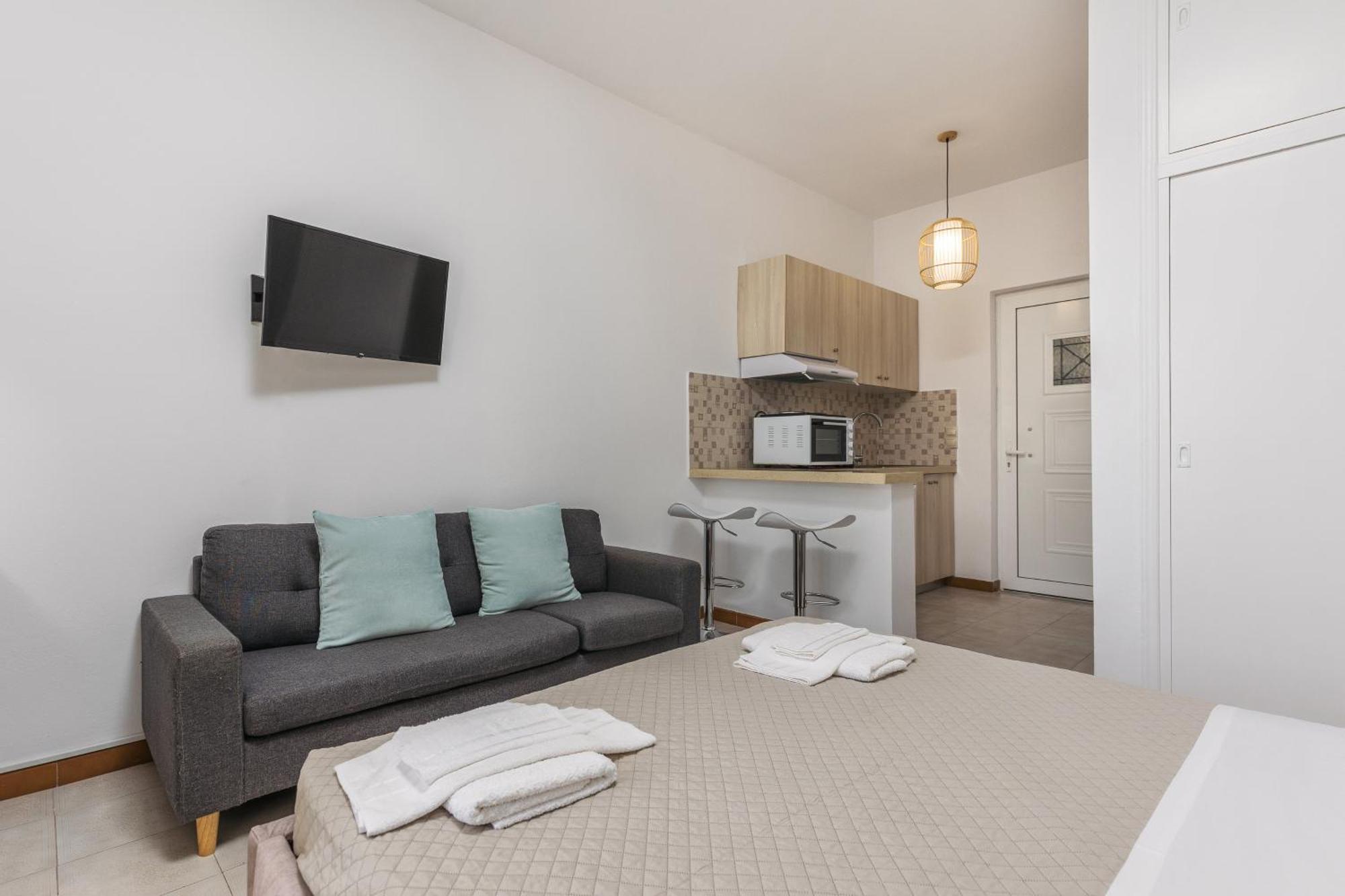 P Koklas Apartments ไซคิย์นธอสทาวน์ ภายนอก รูปภาพ